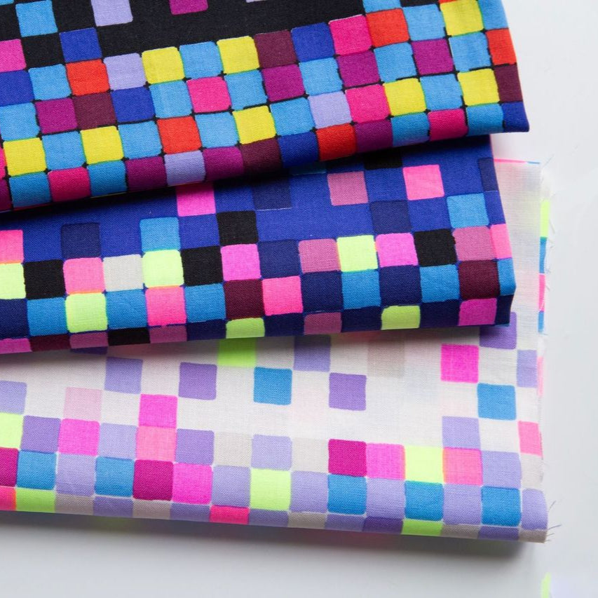 Pixels in Black | Glow Garden